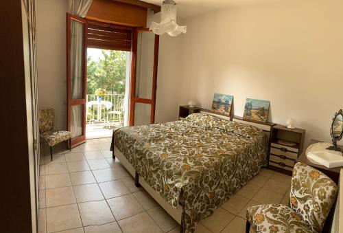 Een bed of bedden in een kamer bij Peaceful Country Living at Apartments at Villa Clara
