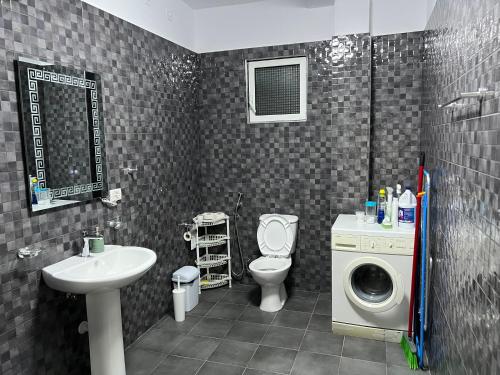 Vonios kambarys apgyvendinimo įstaigoje Apartment Elbasan city center 2