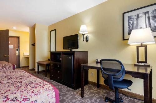 Postel nebo postele na pokoji v ubytování Best Western Blackfoot Inn