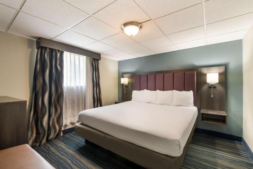 a hotel room with a large bed and a window at Best Western Inn Winchester in Winchester