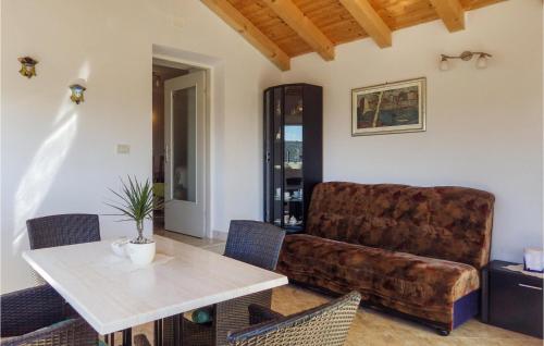 Χώρος καθιστικού στο Amazing Home In Zaton Doli With Kitchen