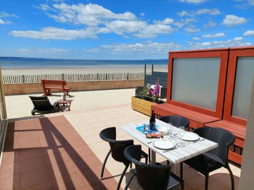Apartment in excellent location, direct access to the beach, Plonévez-Porzay