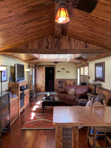 Tabasco Ranch - Antler Cabin – Photos 3