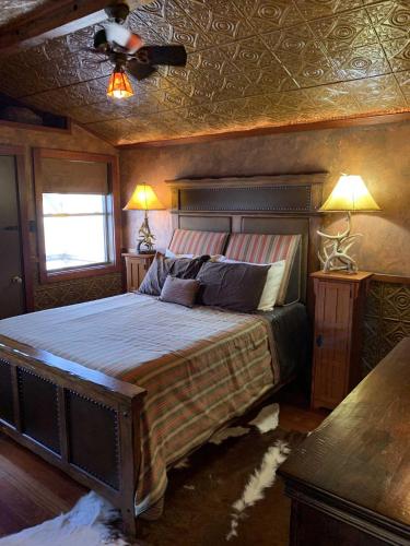 Tabasco Ranch - Antler Cabin – Photos 5