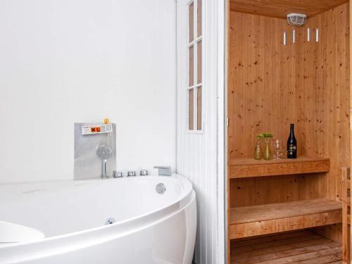 Ванная комната в Holiday home Skjern XIX