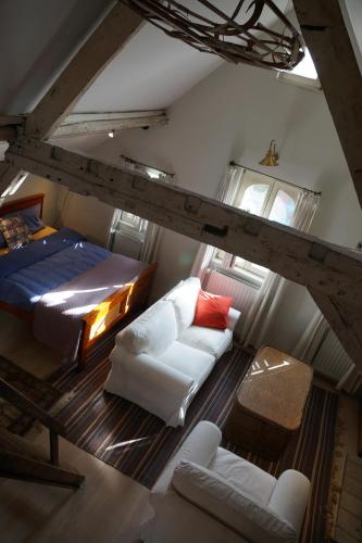 a room with a bed and a white couch and a bed at Studio Rempart in Brussels