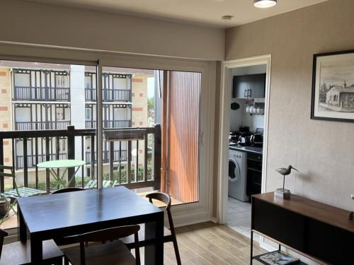 Appartement 2 pièces avec balcon, ascenseur, cuisine équipée - Cabourg - FR-1-487-340