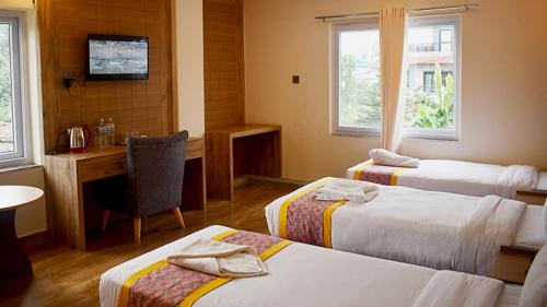 Кровать или кровати в номере Hotel Pauwa Pokhara