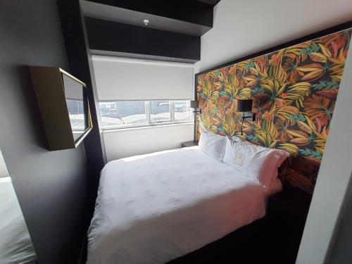 Voodi või voodid majutusasutuse Hotel Sky Cape Town toas