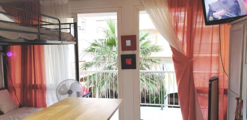 Bord de plages, 2 piscines, transats, pataugeoire
