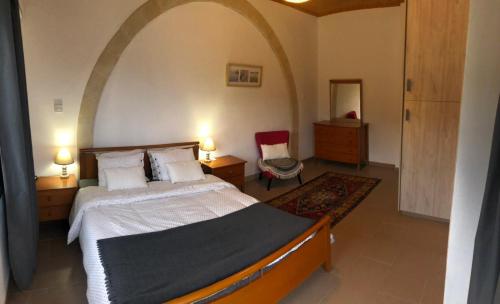 Katil atau katil-katil dalam bilik di House on a Hill with Stunning Views near Troodos