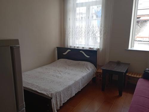 Ein Bett oder Betten in einem Zimmer der Unterkunft Apartment in OLD Batumi