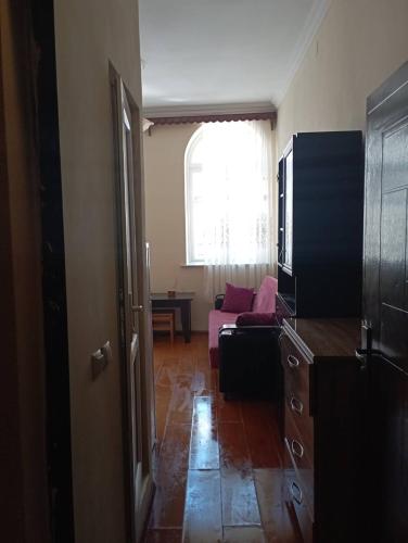 TV a/nebo společenská místnost v ubytování Apartment in OLD Batumi
