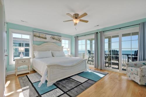 Postel nebo postele na pokoji v ubytování 7 Palms