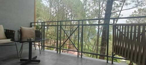 Balkón nebo terasa v ubytování Kasauli Hills Resort