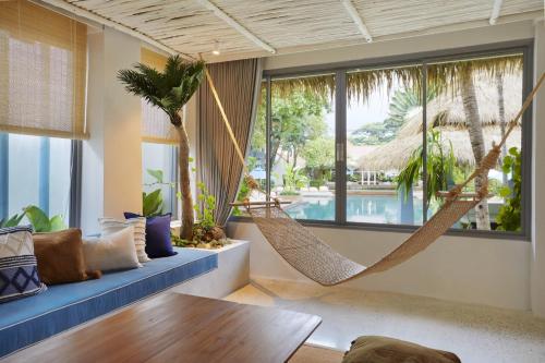 Bazén v ubytování The Peri Hotel Hua Hin nebo v jeho okolí