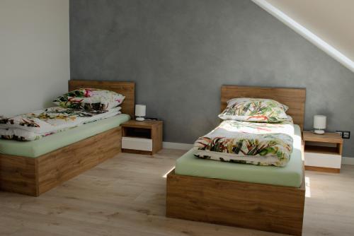 Katil atau katil-katil dalam bilik di Apartamenty Jordanów - Stacja Paliw MOYA