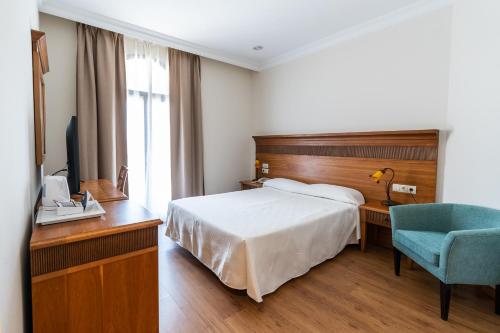 Łóżko lub łóżka w pokoju w obiekcie Globales Paraíso Beach