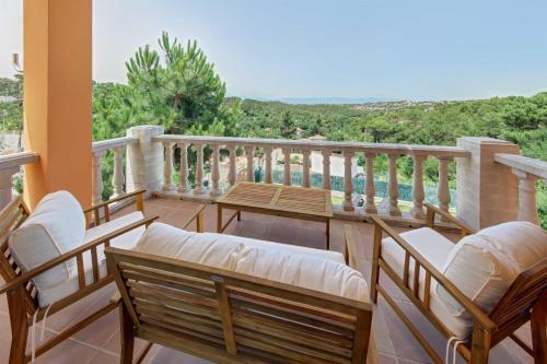 VILLA ROSES with swimming pool & mountain view ONLY FAMILYS