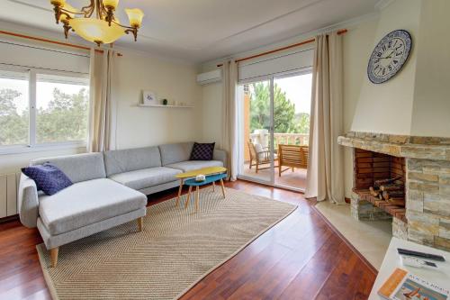 VILLA ROSES with swimming pool & mountain view ONLY FAMILYS