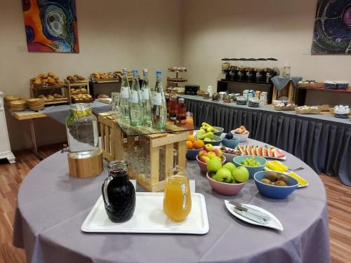 Makanan di atau berdekatan hotel