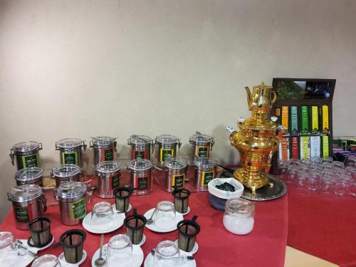 Makanan di atau berdekatan hotel