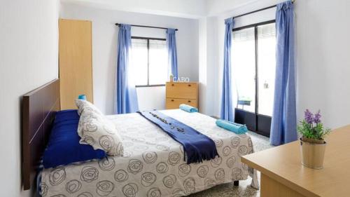 Posteľ alebo postele v izbe v ubytovaní Geranios Wifi en plena Puerta Purchena