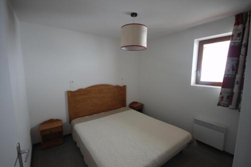 a small bedroom with a bed and a window at SNC Sainte Marie in Vars