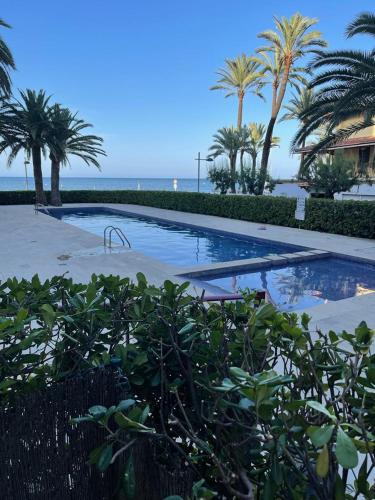 Denia, apartamento a estrenar con jardín privado, piscina y vistas al mar