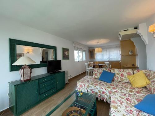 Fotografie z fotogalerie ubytování Acogedor apartamento con Piscina y vistas al mar v destinaci Benalmádena