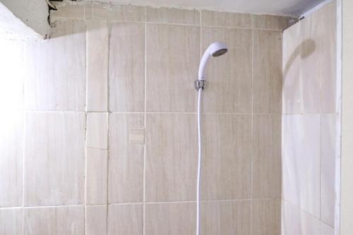 Ένα μπάνιο στο KoolKost Syariah @ Dukuh Kupang (Minimum Stay 30 Nights)