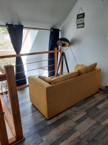Ruang duduk di Loft dans longère à la campagne