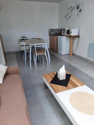 Dapur atau dapur kecil di Loft dans longère à la campagne