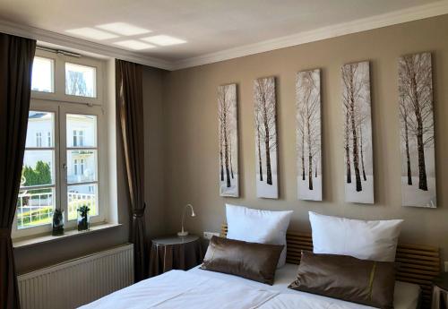 Postel nebo postele na pokoji v ubytování Rein Klassik Hotel