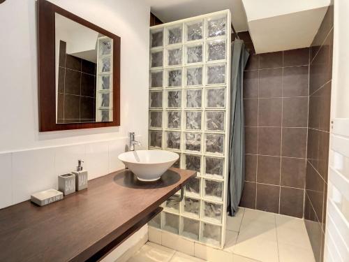 1 Bedroom Notre Dame 2 mins from Croisette and the Palais AC 225