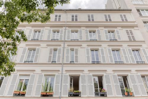 New and quiet 1 Bdr Flat in the Heart of Paris 12