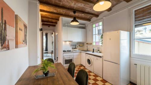 Kuchyňa alebo kuchynka v ubytovaní 21PER1020 - Cozy apartment in Vila de Gracia