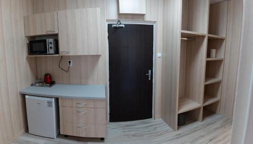Una cocina o cocineta en Hotel Garni