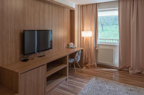 A television and/or entertainment centre at Hotel Garni