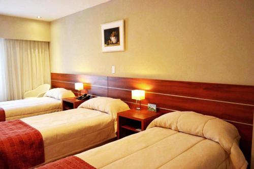 Postel nebo postele na pokoji v ubytování Quorum Córdoba Hotel, Resort Urbano