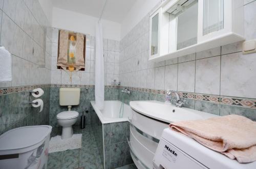 Ένα μπάνιο στο Apartment Marija