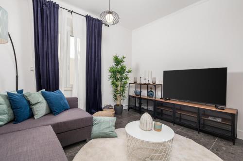 Televízia a/alebo spoločenská miestnosť v ubytovaní Apartman LaMandra