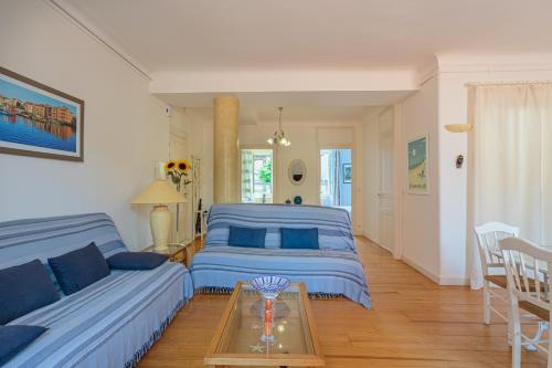 Photo de la galerie de l'établissement Bel appartement plein centre historique à 2 pas de la plage, à Saint-Jean-de-Luz