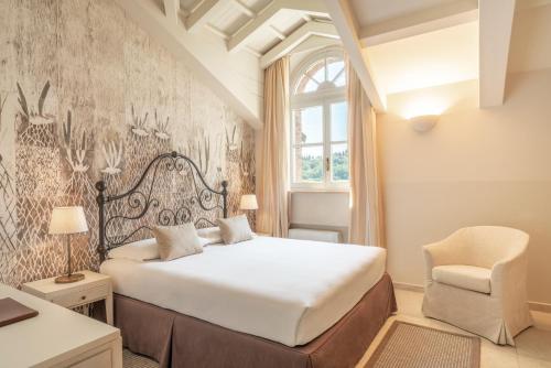 Llit o llits en una habitació de Spinerola Hotel in Cascina & Restaurant UvaSpina