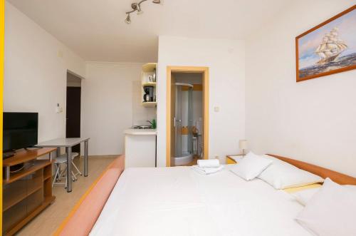 Afbeelding uit fotogalerij van Apartments and Rooms Mare in Vodice