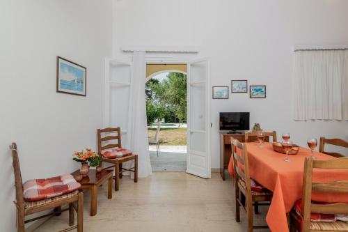 Μια τηλεόραση ή/και κέντρο ψυχαγωγίας στο Lenna's Villas Zante