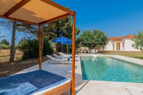 Πισίνα στο ή κοντά στο Lenna's Villas Zante