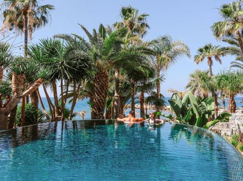 Kolam renang di atau dekat dengan Amathus Beach Hotel Limassol