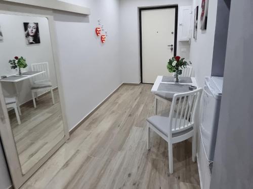 Φωτογραφία από το άλμπουμ του Appartamento con vasca idromassaggio Due cuori στον Τάραντα