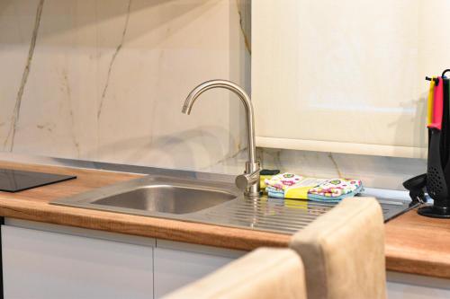 a kitchen with a sink and a counter top at DelMar Apartments in Golem